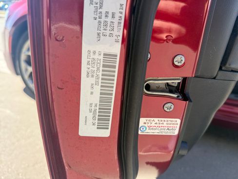 Used 2018 Chrysler 300 Touring w/ Sport Appearance Package image 33