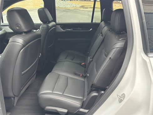 Used 2023 Cadillac XT6 Premium Luxury image 21