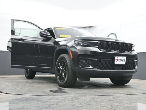Used 2025 Jeep Grand Cherokee Altitude AWD/4WD image 65