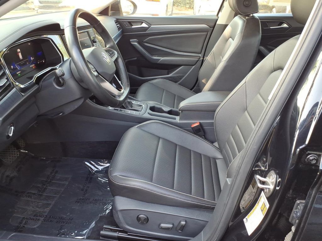 Used 2024 Volkswagen Jetta SE FWD image 18