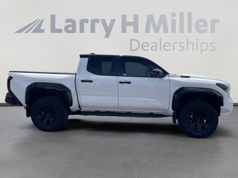 Used 2025 Toyota Tacoma TRD Pro AWD/4WD image 6