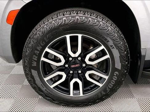 Used 2024 GMC Yukon XL AT4 image 10