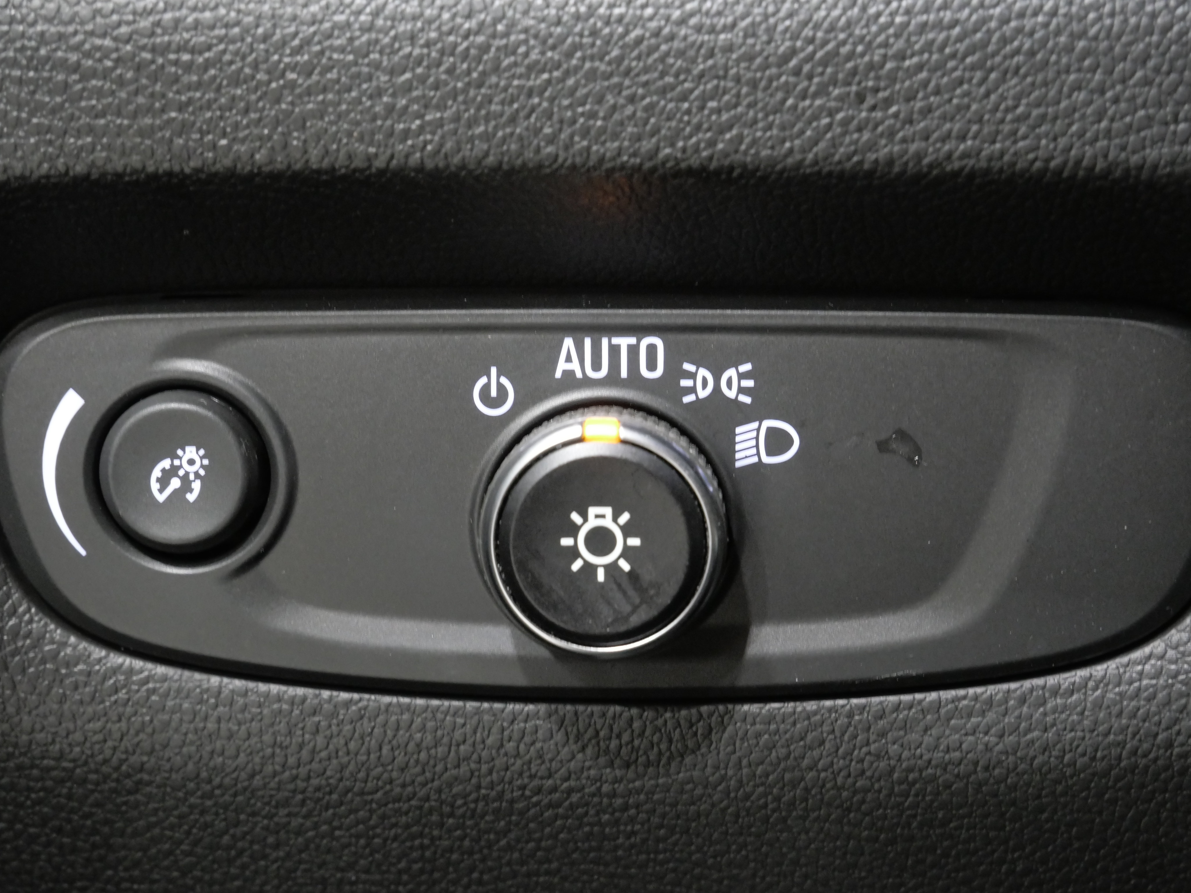 Used 2023 Chevrolet Traverse LT FWD image 14
