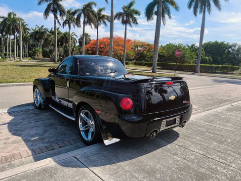 Used 2006 Chevrolet SSR w/ Preferred Equipment Group RWD image 31