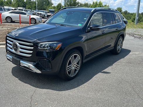 Used 2025 Mercedes-Benz GLS 450 4MATIC image 1