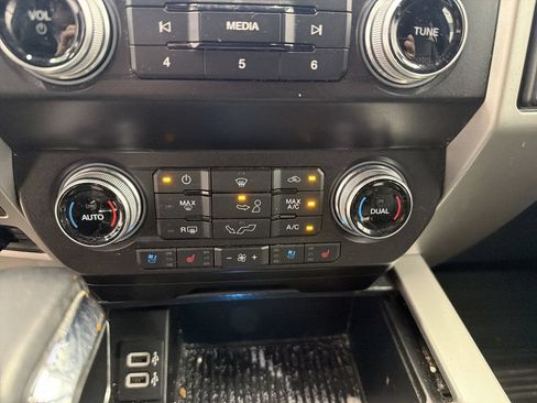 Used 2020 Ford F150 Lariat w/ Equipment Group 502A Luxury AWD/4WD image 32