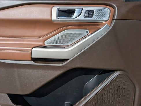 Used 2021 Ford Explorer King Ranch w/ Premium Technology Package image 16