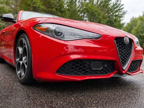 Used 2023 Alfa Romeo Giulia Veloce RWD image 4