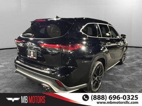 Used 2023 Toyota Highlander XSE AWD/4WD image 3