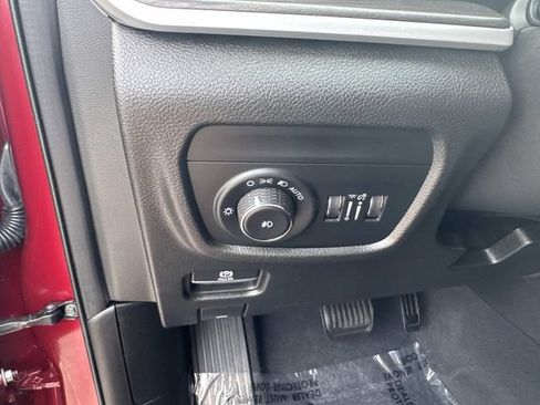 Used 2023 Jeep Grand Cherokee L Limited AWD/4WD image 30