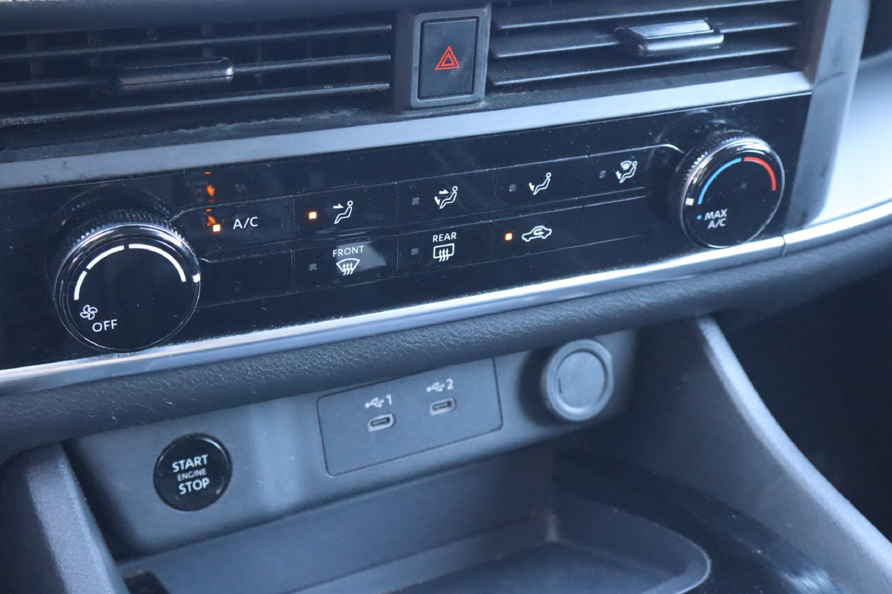 Used 2024 Nissan Rogue S AWD/4WD image 23