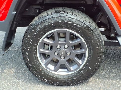 Used 2022 Jeep Gladiator Overland w/ Cold Weather Group AWD/4WD image 7