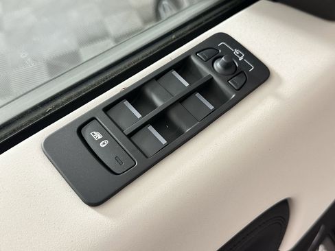 Certified 2025 Land Rover Discovery Sport S image 11