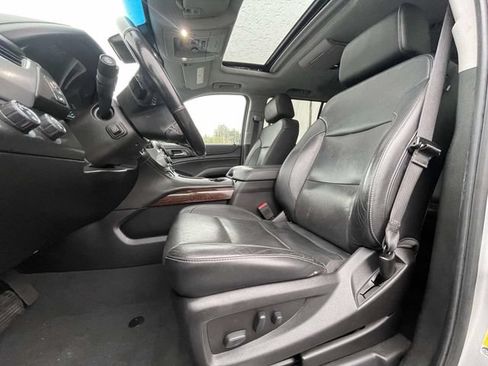 Used 2019 GMC Yukon XL SLT w/ Open Road Package AWD/4WD image 17