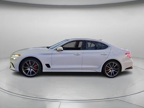 Used 2025 Genesis G70 2.5T image 3