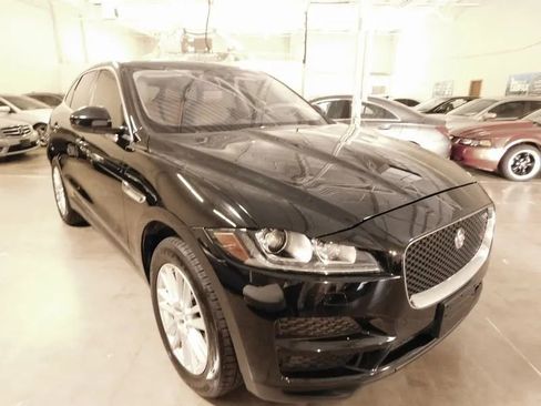 Used 2017 Jaguar F-PACE Prestige image 9