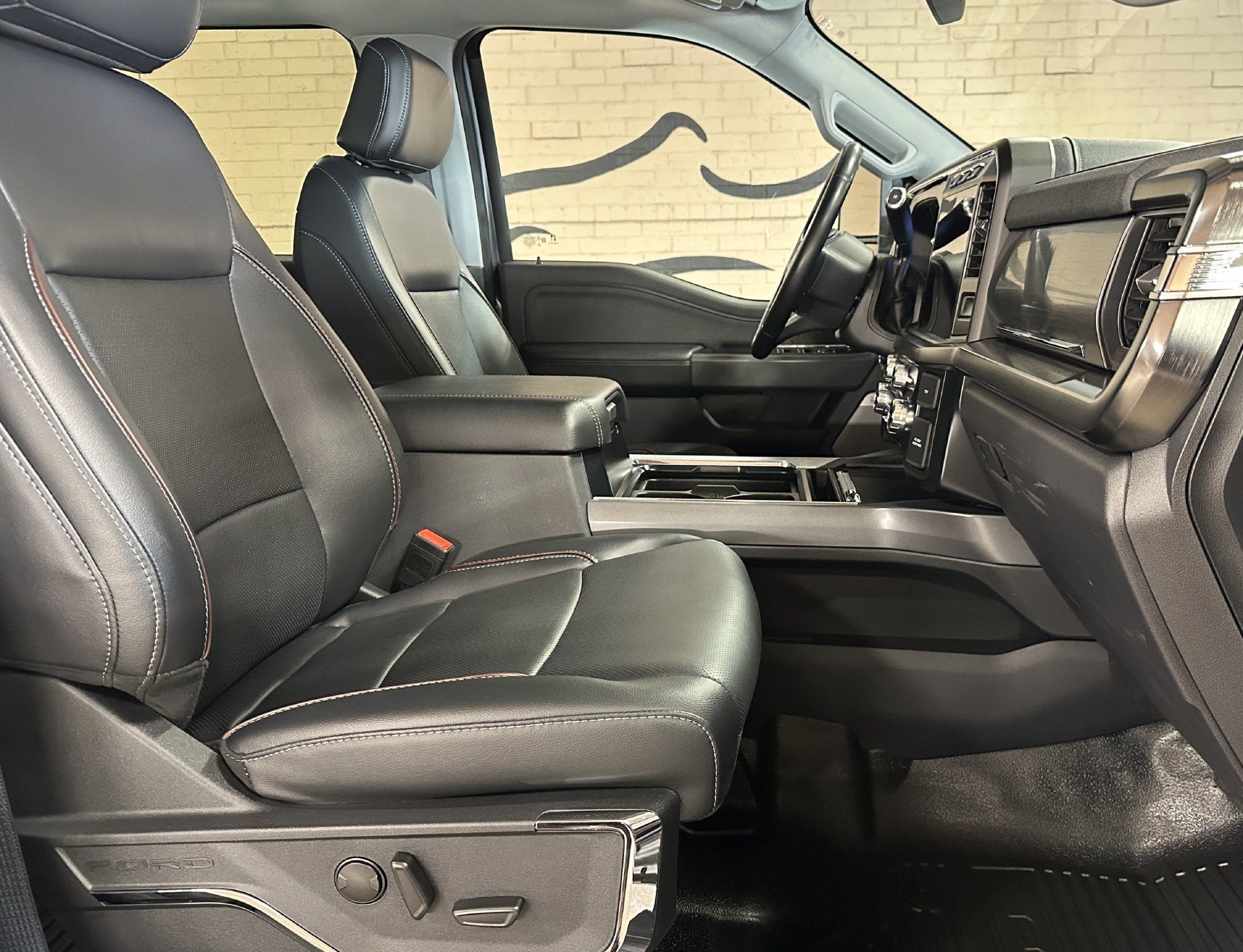 Used 2024 Ford F350 Lariat AWD/4WD image 17