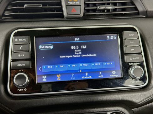 Used 2025 Nissan Versa S FWD image 19