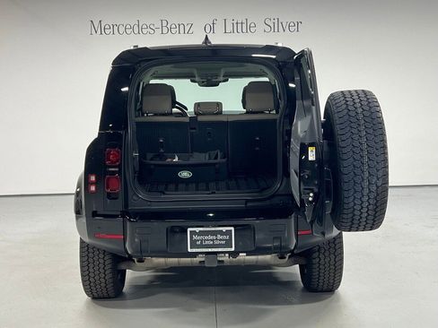 Used 2024 Land Rover Defender 110 S image 5