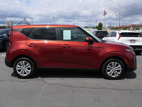 Used 2021 Kia Soul LX FWD image 2