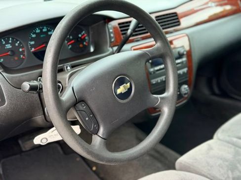 Used 2010 Chevrolet Impala LS FWD image 7