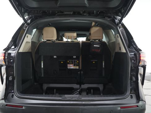 Used 2023 Toyota Sienna XLE w/ XLE Plus Package AWD/4WD image 18