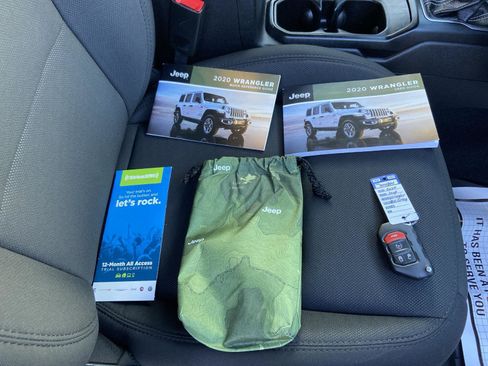 Used 2020 Jeep Wrangler Unlimited Sahara image 38