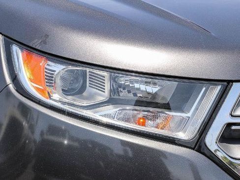 Certified 2018 Ford Edge SE FWD image 4