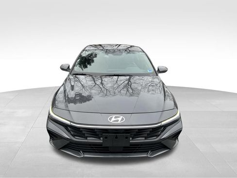 Certified 2025 Hyundai Elantra Limited image 9