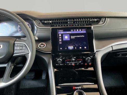 Used 2024 Jeep Grand Cherokee L Laredo w/ Luxury Tech Group I AWD/4WD image 9