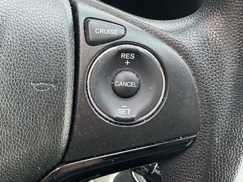 Used 2017 Honda HR-V LX image 9