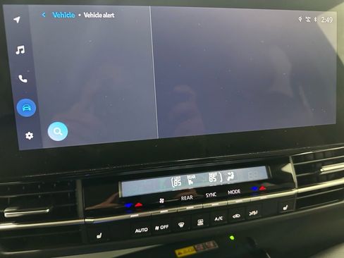 Used 2025 Toyota Sienna XLE image 35