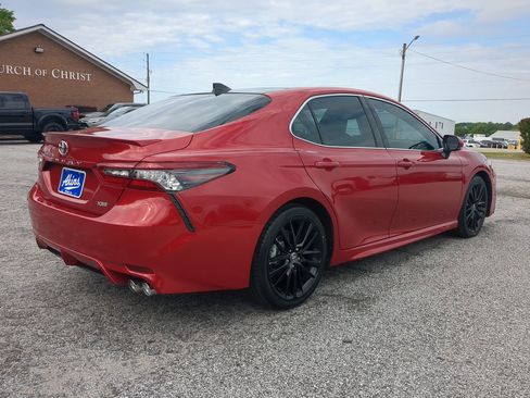 Used 2022 Toyota Camry XSE FWD image 3