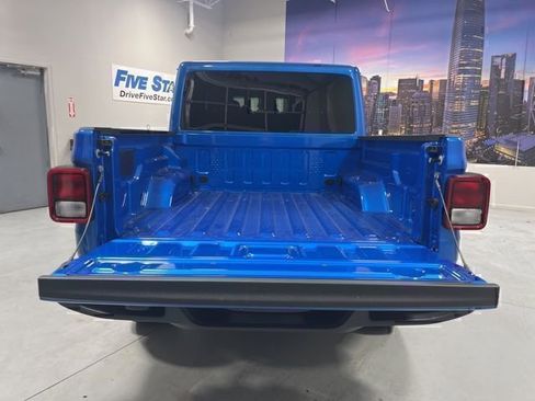 New 2025 Jeep Gladiator Sport image 23