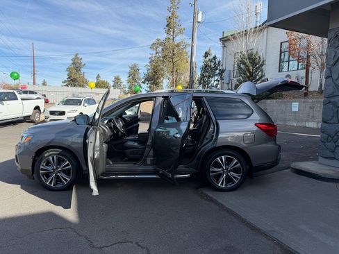 Used 2019 Nissan Pathfinder Platinum image 7