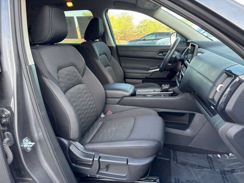 Used 2025 Nissan Pathfinder SV FWD image 39