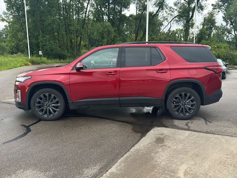 Used 2023 Chevrolet Traverse RS AWD/4WD image 2
