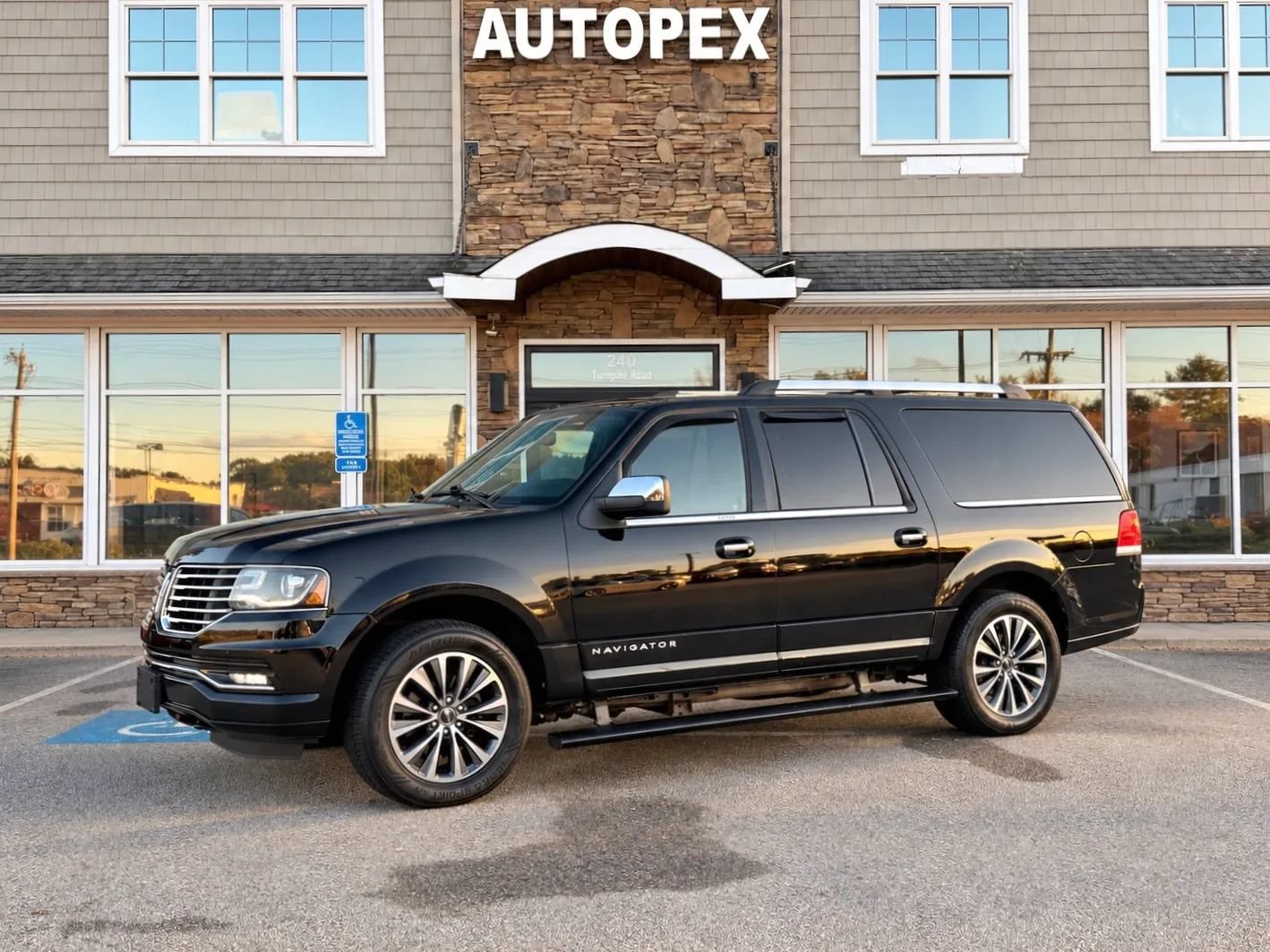 Used 2017 Lincoln Navigator L Select AWD/4WD image 1