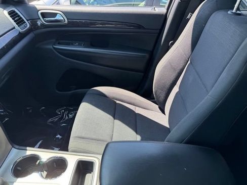 Used 2012 Jeep Grand Cherokee Laredo w/ Laredo E Group AWD/4WD image 21
