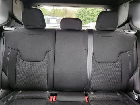 Used 2022 Jeep Renegade Altitude image 11