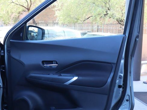Used 2021 Nissan Kicks SV FWD image 33