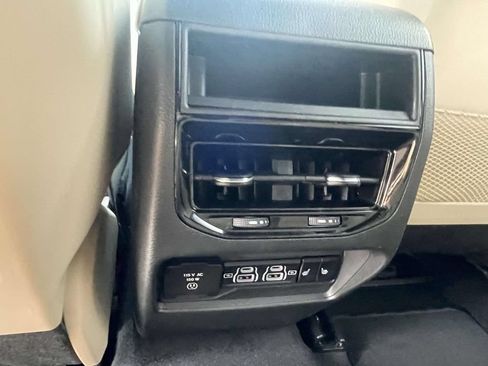Used 2025 Jeep Grand Cherokee Limited w/ Luxury Tech Group II RWD image 12