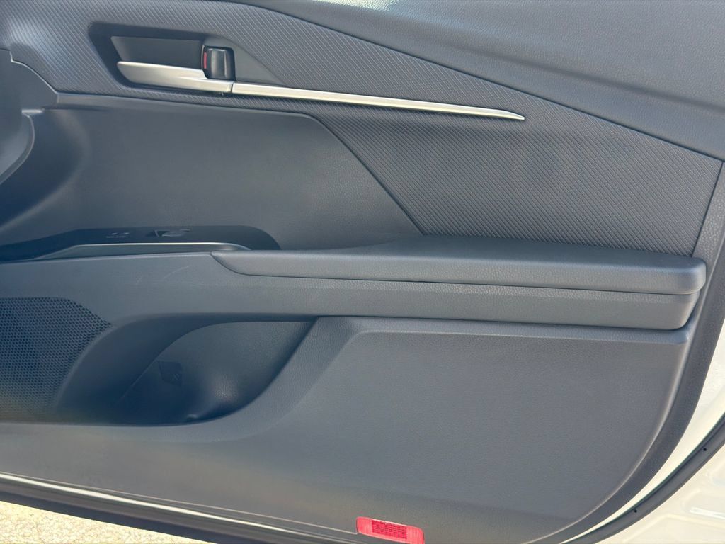 New 2026 Toyota Camry Hybrid FWD image 12