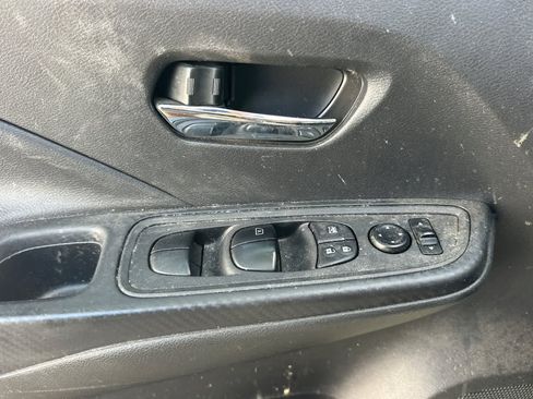 Used 2024 Nissan Versa SV FWD image 15