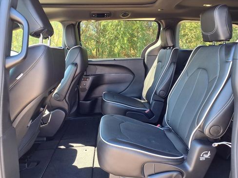 New 2026 Chrysler Pacifica Limited w/ S Appearance Package image 9