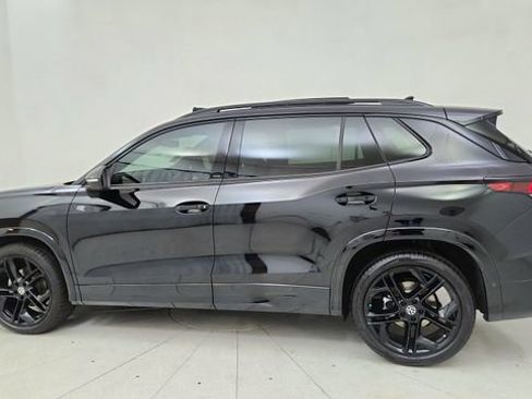 Used 2025 Volkswagen Tiguan SE R-Line image 4