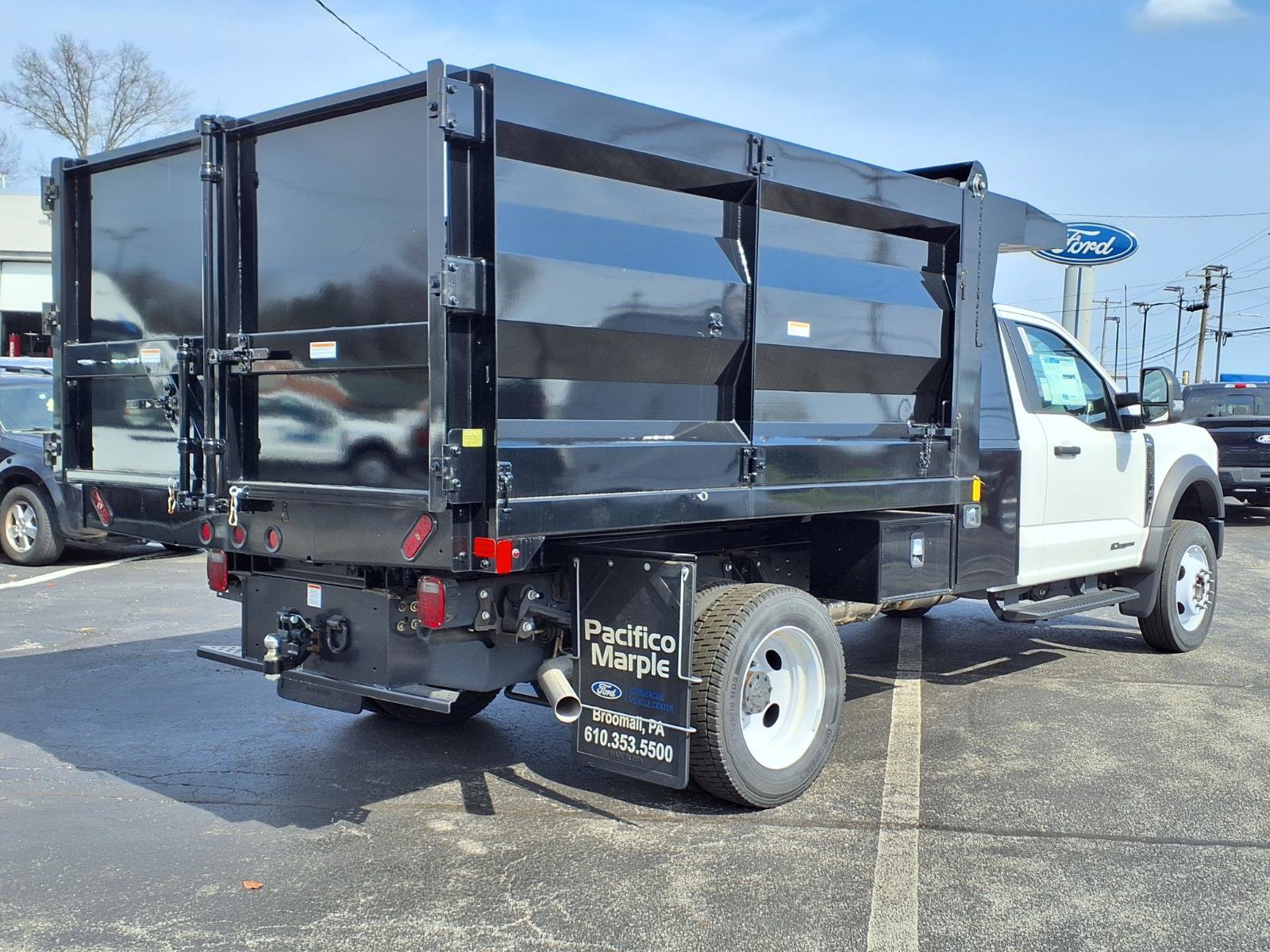 Used 2023 Ford F550 4x4 Regular Cab Super Duty image 3