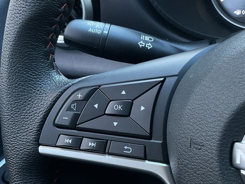 New 2025 Nissan Versa SR image 21