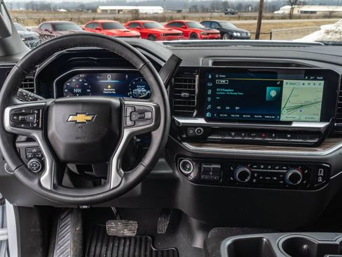 Used 2025 Chevrolet Silverado 2500 LT w/ Convenience Package image 6