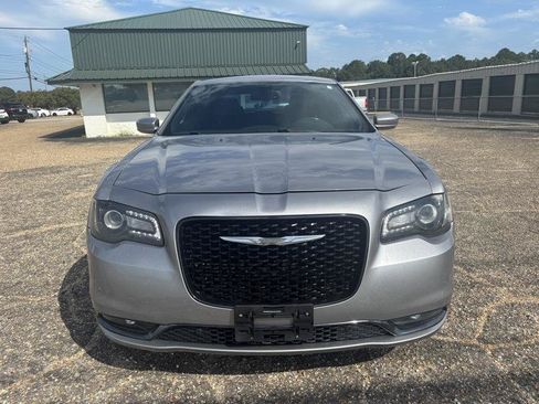 Used 2016 Chrysler 300 S w/ 300S Premium Group RWD image 8